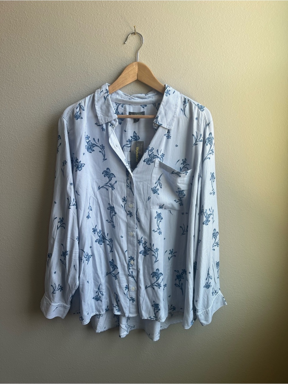 Preppy Blue Stripe & Floral Button-Down Shirt for Women NWT - Picture 6 of 9